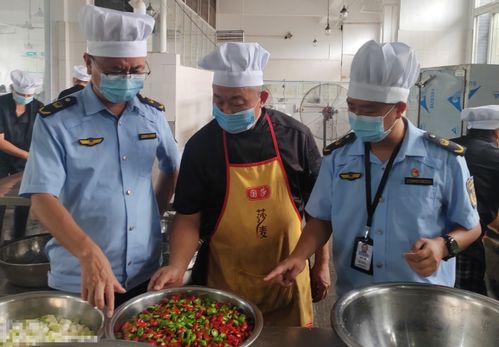 重慶市涪陵區(qū)龍橋街道市場(chǎng)監(jiān)管所 護(hù)航暑期安全，開(kāi)展夏令營(yíng)食品銷(xiāo)售專(zhuān)項(xiàng)檢查